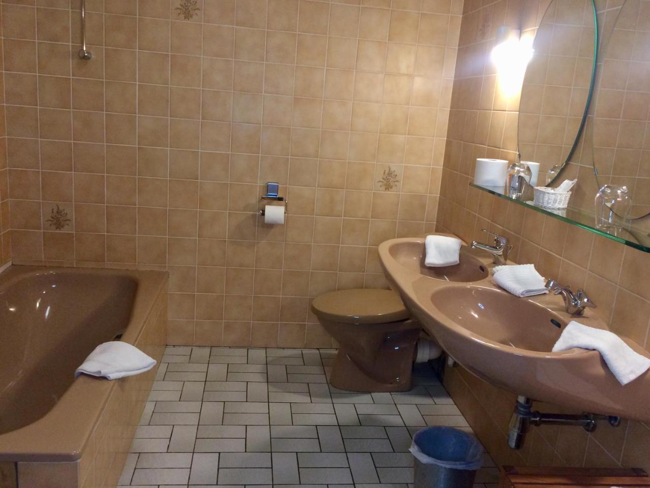 Hotel La Venerie Virton Ngoại thất bức ảnh