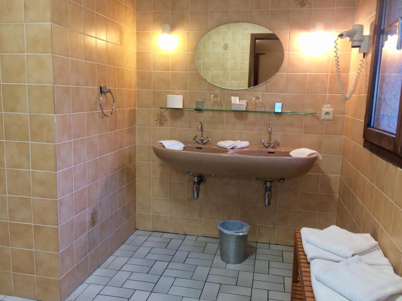 Hotel La Venerie Virton Ngoại thất bức ảnh